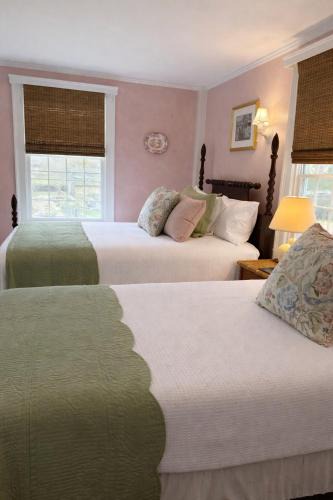Sandwich House | The Swan 1740 Historic Home