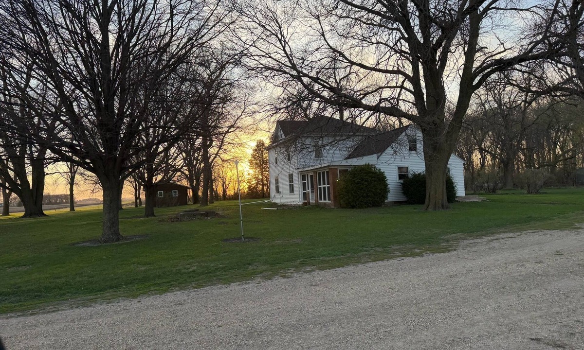 Martin County Other | The Unplugged Homestead - Farmhouse Retreat Near Fairmont and Odin, MN