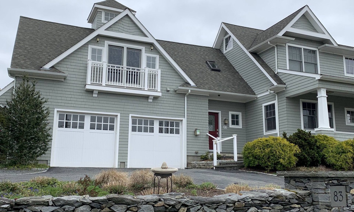 Jamestown Apartment | The Waves Carriage House Apartment