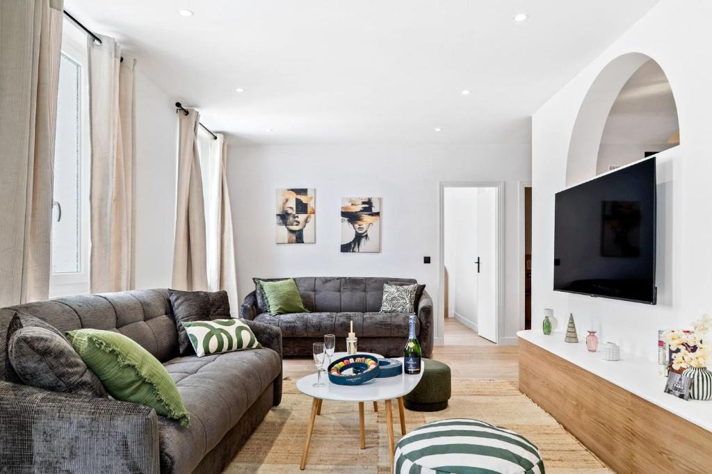 15th Arrondissement Apartment | TheBlueStay 266 - Stunning AC Apartment