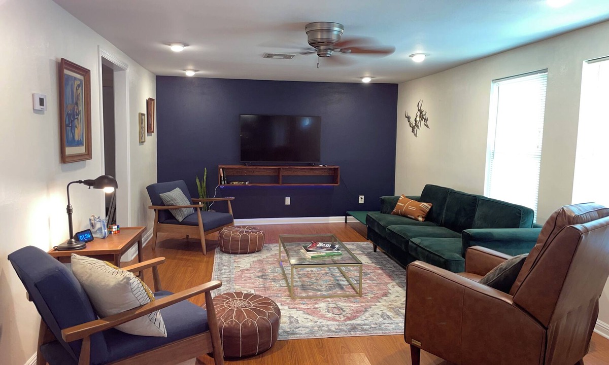 Des Allemands House | This home is a short drive to New Orleans and surrounding areas. Dog friendly.