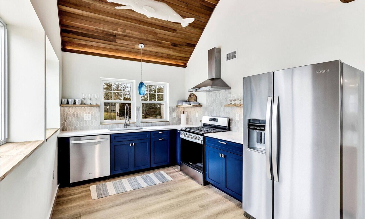 South Yarmouth Cottage | TinkerTown Luxury Cottage 4 Bdrms, 4 Bth 5min walk Beach, Bar, near Wicked Waves