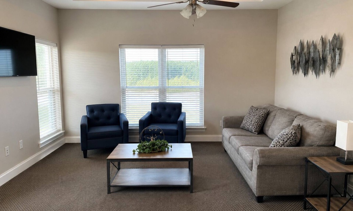 Kreole Apartment | Top-Floor Retreat · 3BR 2BA · King Beds · W/D