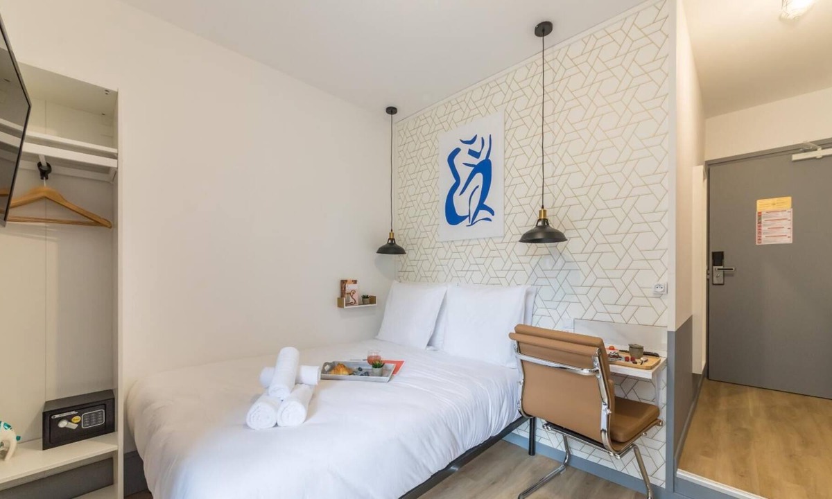 15th Arrondissement Apartment | Tour Eiffel - Saint-Charles 11: cosy flat for 2