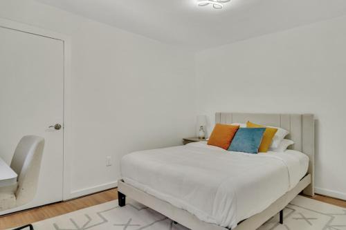 North Cambridge Apartment | townhouse style two level apartment
