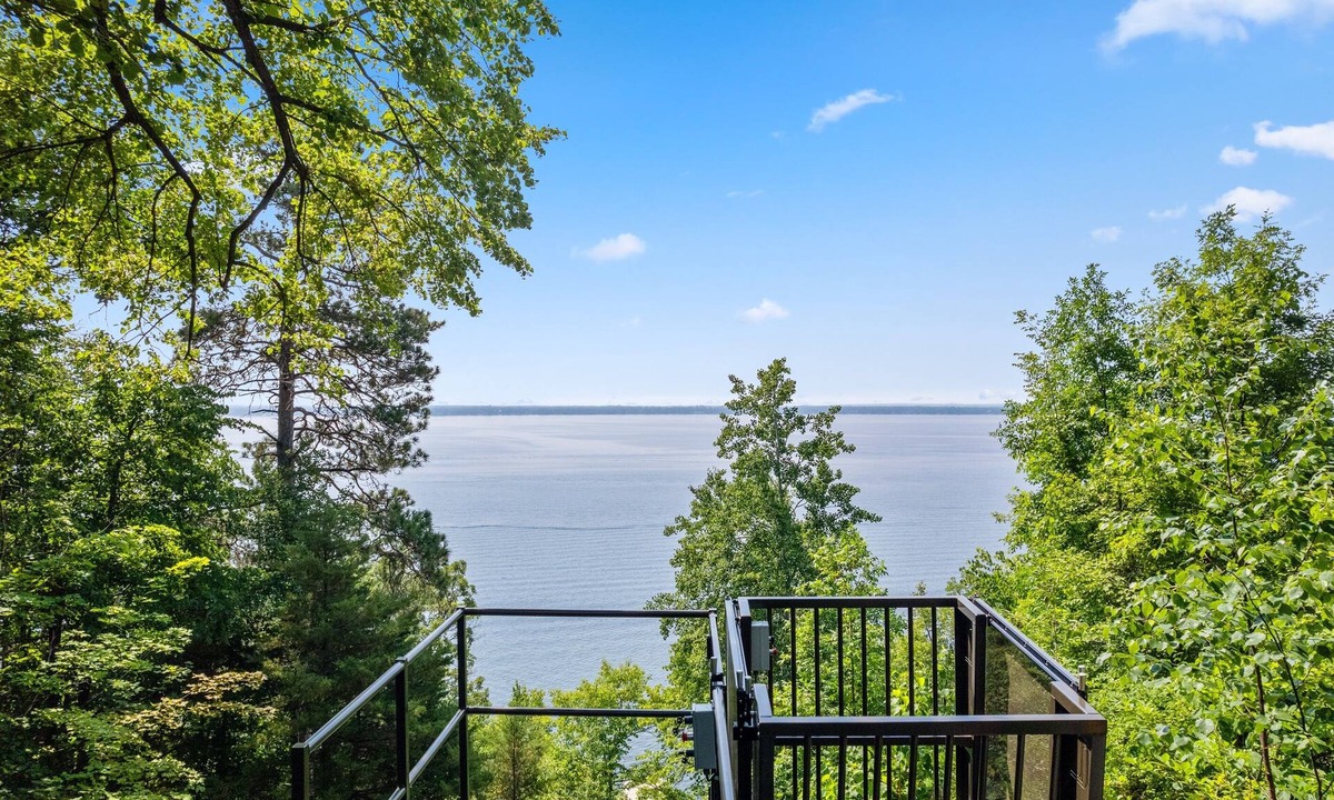 Nisswa House | Tram to Water | Hot Tub | Stunning Gull Lake Views