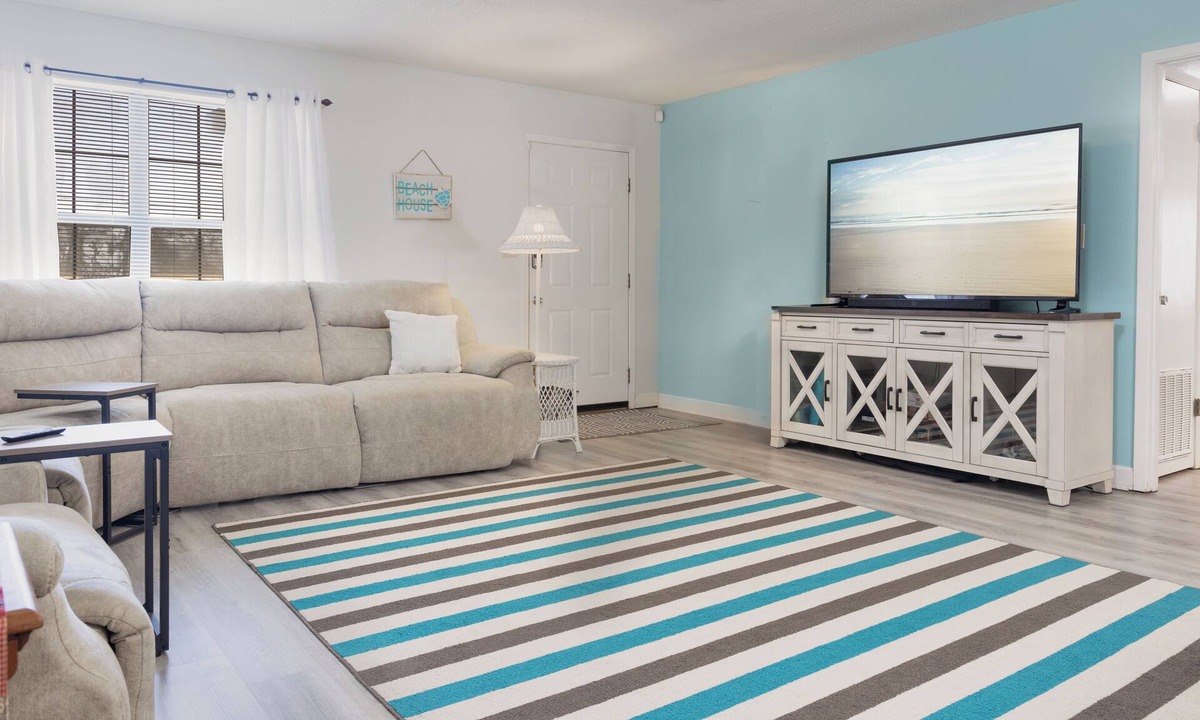 Foley House | Tranquil 4-bedroom house with AC in charming Foley close to the beach.