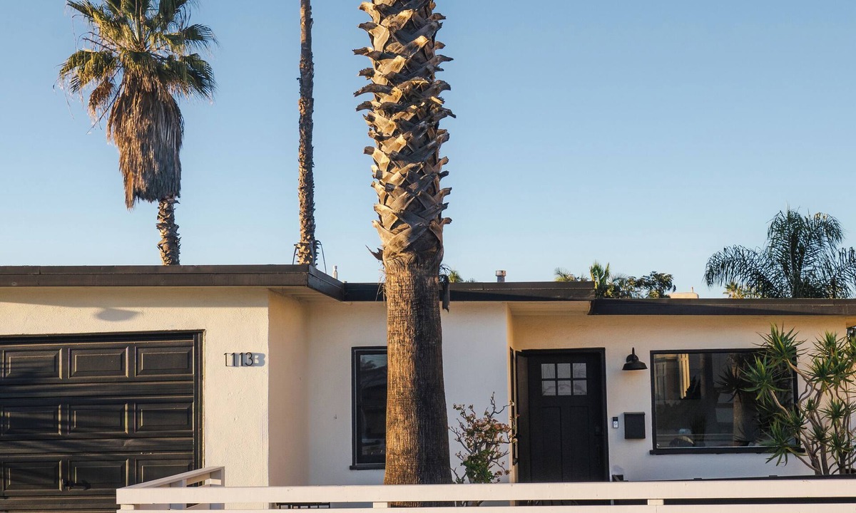 Pierpont Bay House | Twin Palms Ventura Pierpont Beach Bungalow Steps from the Ocean Newly Renovated