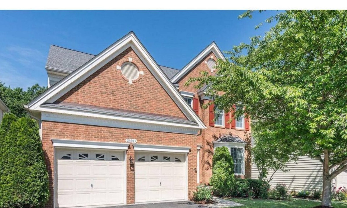 Chantilly House | Two Full Bed and Full Bath with walking closet in quite are