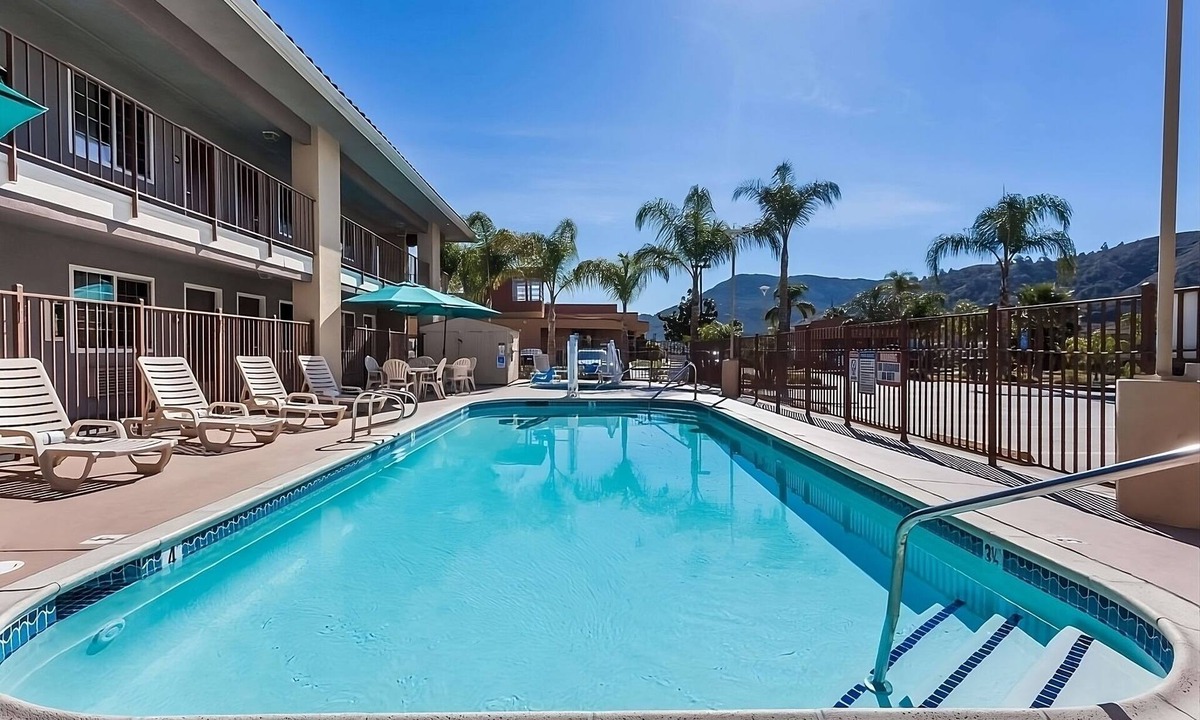 Temecula Hotel | Two Large Room Near Scenic Temecula Wineries!