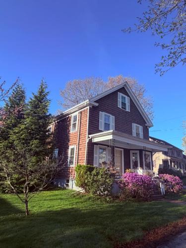 Barrington Apartment | Ukrainian Getaway, 8 min to beach, World Cup 35 miles