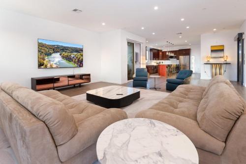 Pico - Robertson Apartment | Ultimate Luxurious Penthouse with Private Balcony