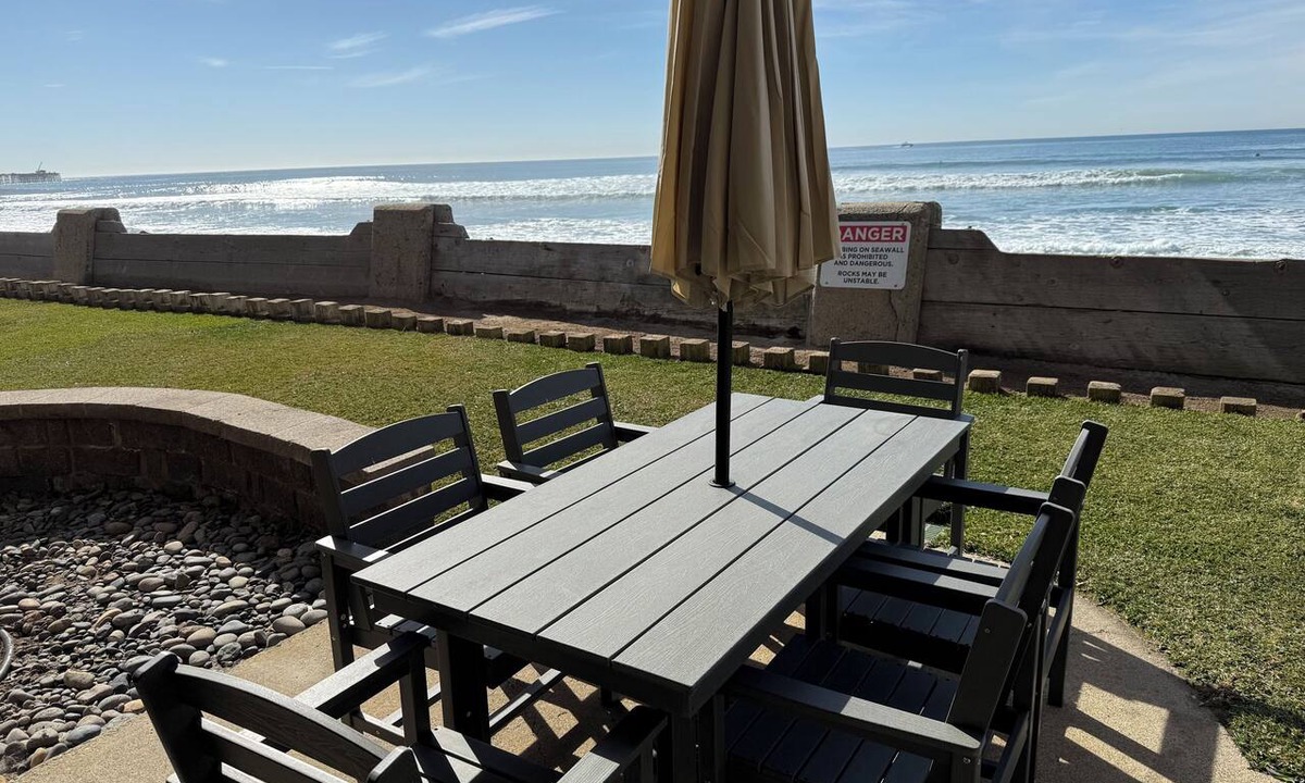 Townsite Condo | Ultimate Oceanfront Cottage – Private Lawn, Panoramic Water Views
