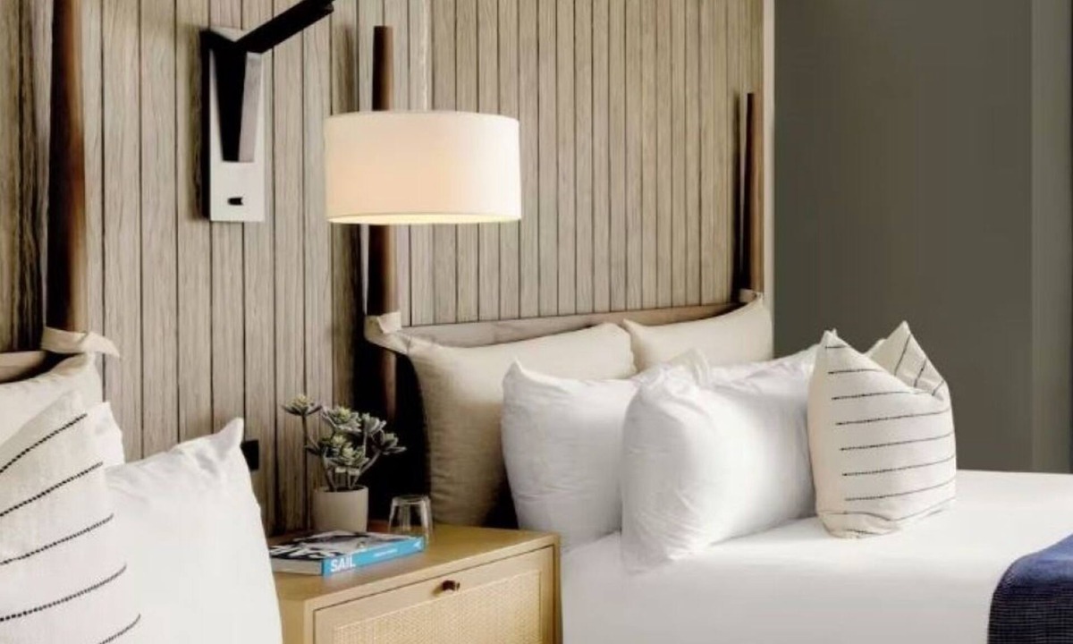 Goat Island Hotel | Ultimate Stay! Spacious Unit, Pool, Restaurant, Downtown Shopping District!