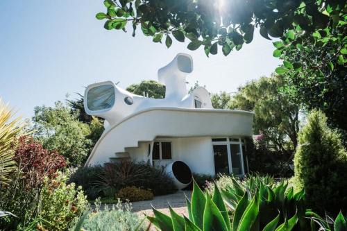 La Selva Beach House | Unique Sculptured House with Private Beach Access
