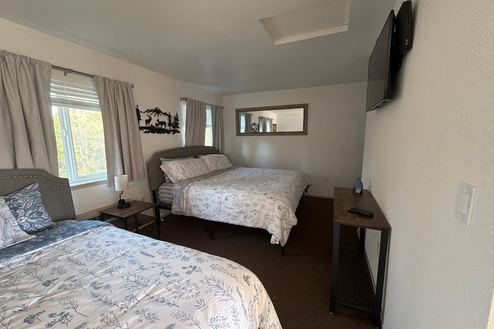 Brownsville Apartment | Unit 21 - 1-bedroom hotel suite in adorable Challenge-Brownsville with AC