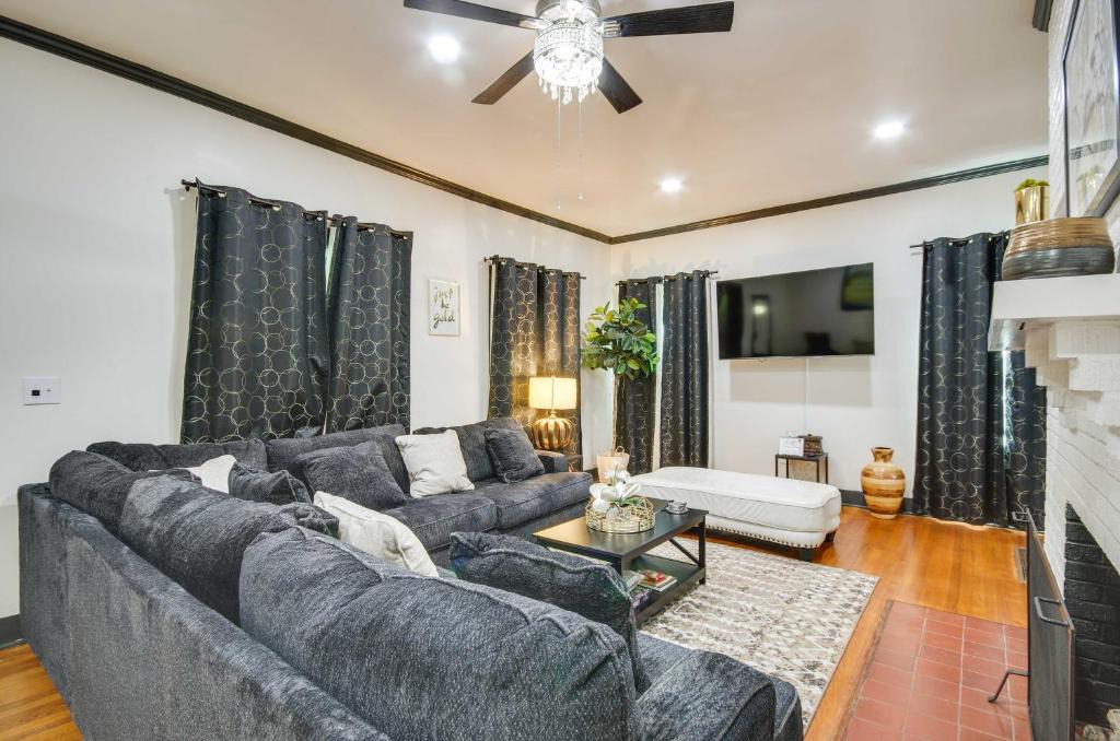 Greenwood Apartment | Updated Cottage w/Fireplaces in North Greenwood!