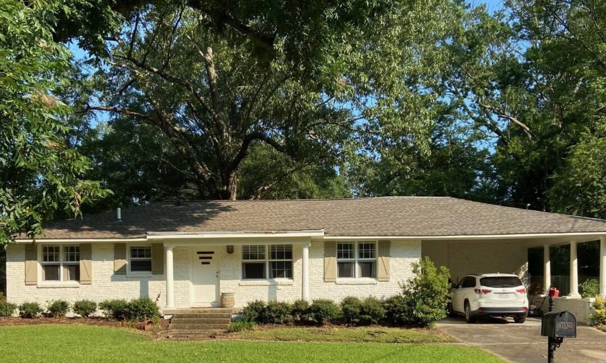 Starkville House | Updated home close to campus and downtown