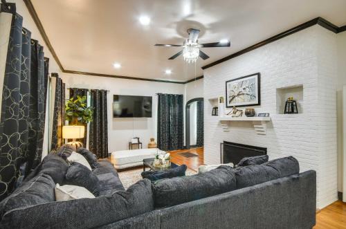 Greenwood Apartment | Updated North Greenwood Cottage < 1 Mi to Dtwn!