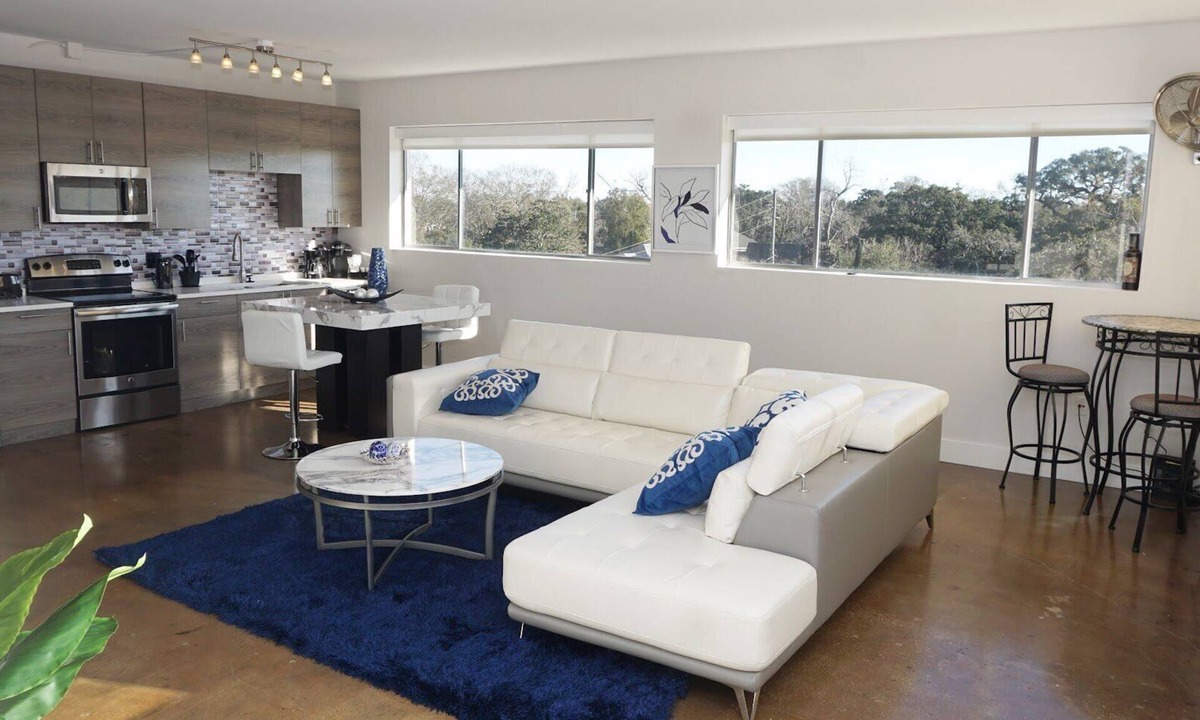Mobile Apartment | Upscale Downtown Loft with View