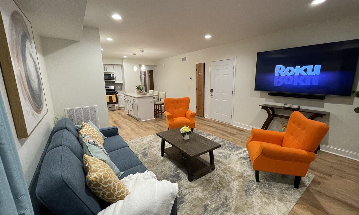 Kutzky Park Apartment | Upscale King Suite—Steps from Mayo Clinic Hospital