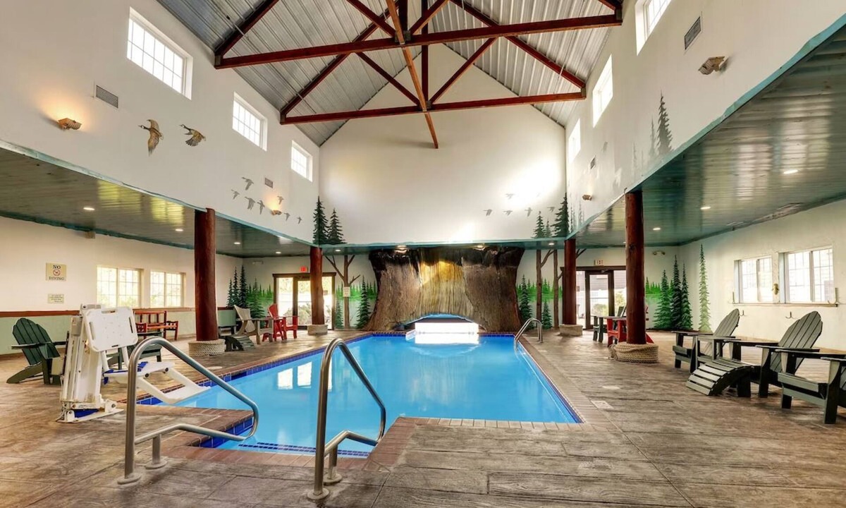 Johnston Hotel | Upscale Stay in Johnston w/Whirlpool | 0.5 mi to De Rice Asian Cuisine