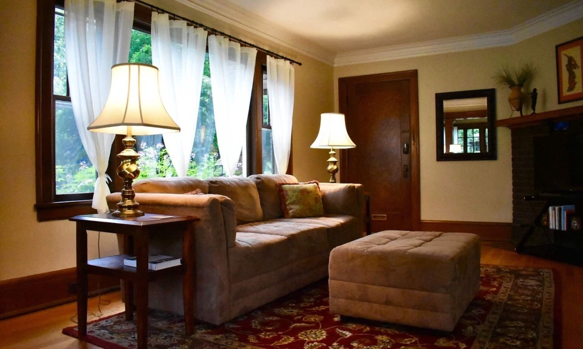 Carag Apartment | Uptown 3BR steps to Lake Calhoun, near Downtown&Mall of America, Garden Patio!