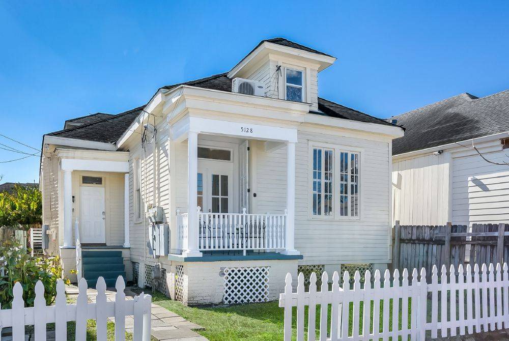 Freret House | Uptown Spacious 4BD/3BA with Historic Charm