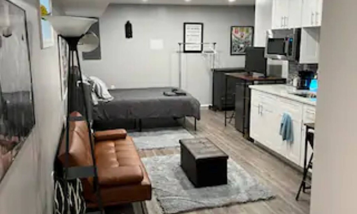Capitol View Apartment | Urban Retreat! Two Blocks From Metro! OFF STREET PARKING!