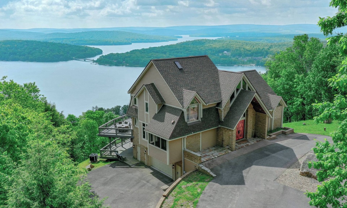 Mountainside House | Valhalla | Amazing Lakes Views, Hot Tub, Sauna!