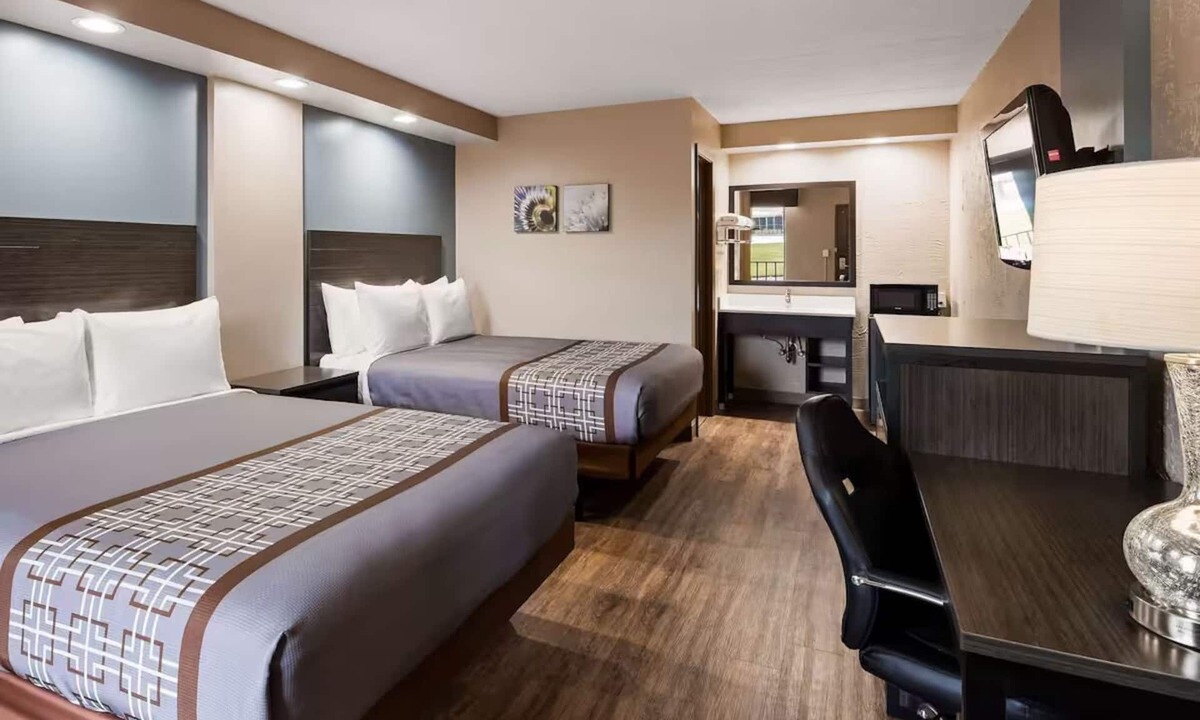 Jasper Hotel | Value-Focused Jasper Accommodation with Access to Parks, Trails & City Center