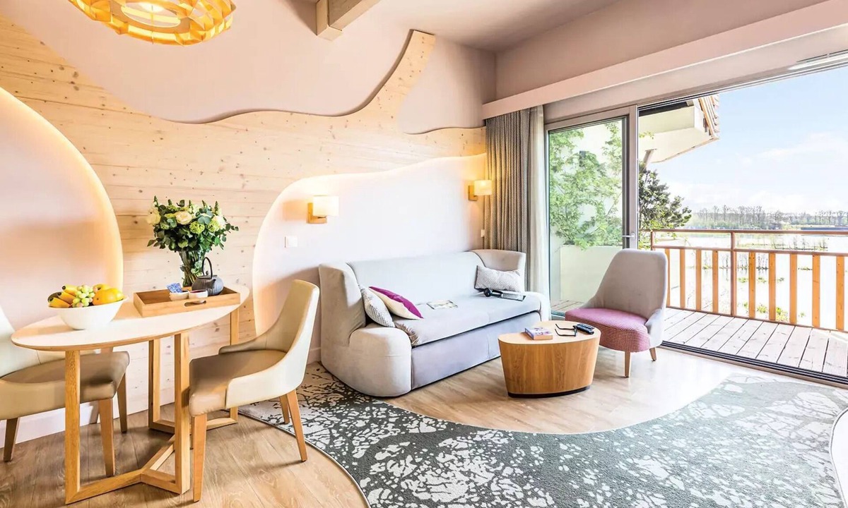 Bailly-Romainvilliers Apartment | VIP Garden Apartment for 2 People