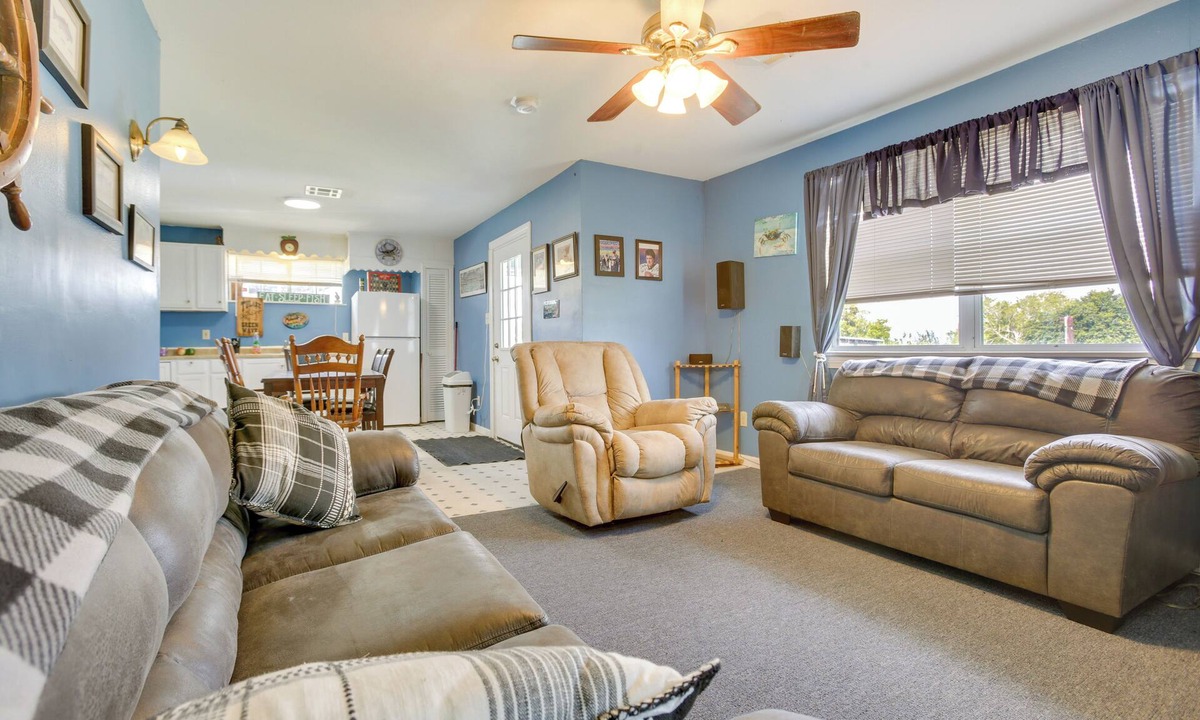 Delacroix House | Walk to Bayou Lery: St Bernard Home w/Kayaks!