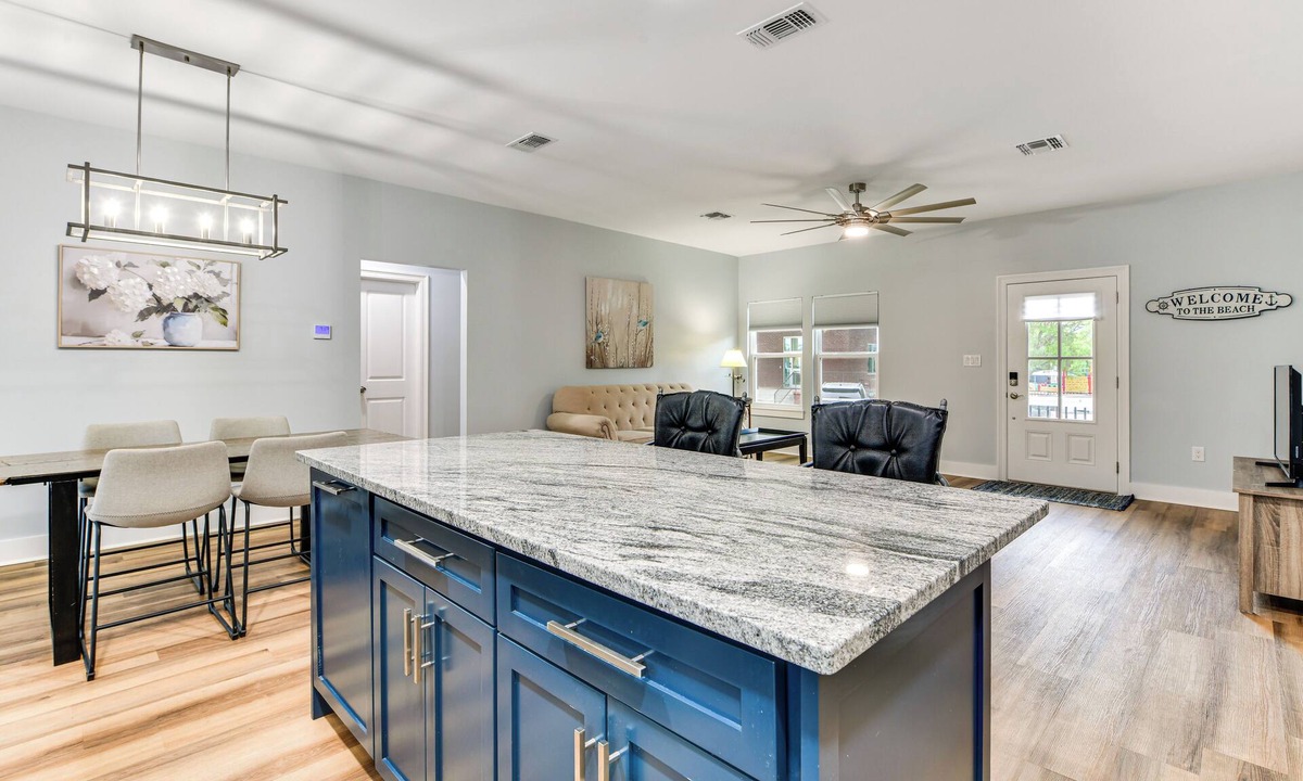 Pass Christian Cottage | Walk to Beach & Harbor: Dtwn Pass Christian Home