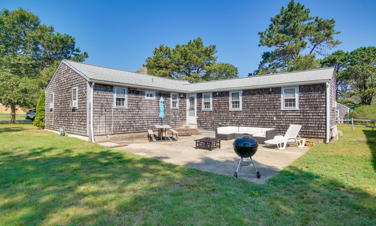 West Dennis House | Walk to Beach & Main St: Cape Cod Home w/Yard!