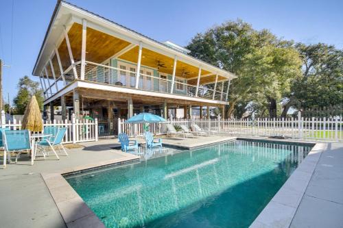 Gulfport House | Walk to Beach: Stunning Gulfport Getaway
