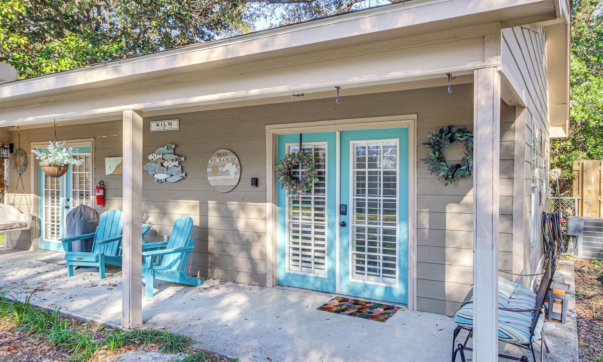 Waveland Cottage | Walk to Beach: Waveland Retreat w/Yard!