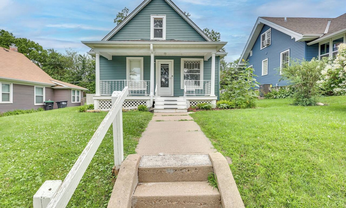 Benson House | Walk to Benson Nightlife & Dining! Home w/Yard