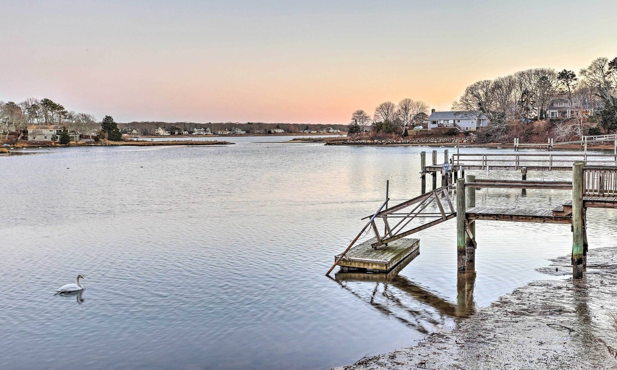 Teaticket House | Walk to Great Pond: Spacious East Falmouth Home