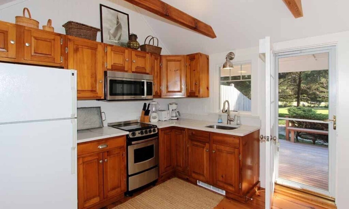 East Orleans Cottage | Walk to Nauset from this Cozy Cottage! (1206)