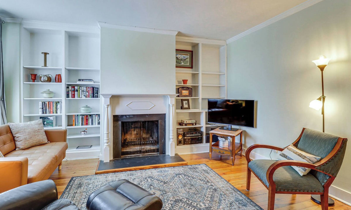 Old Town West House | Walk to Old Town: Chic Alexandria Abode w/Patio!