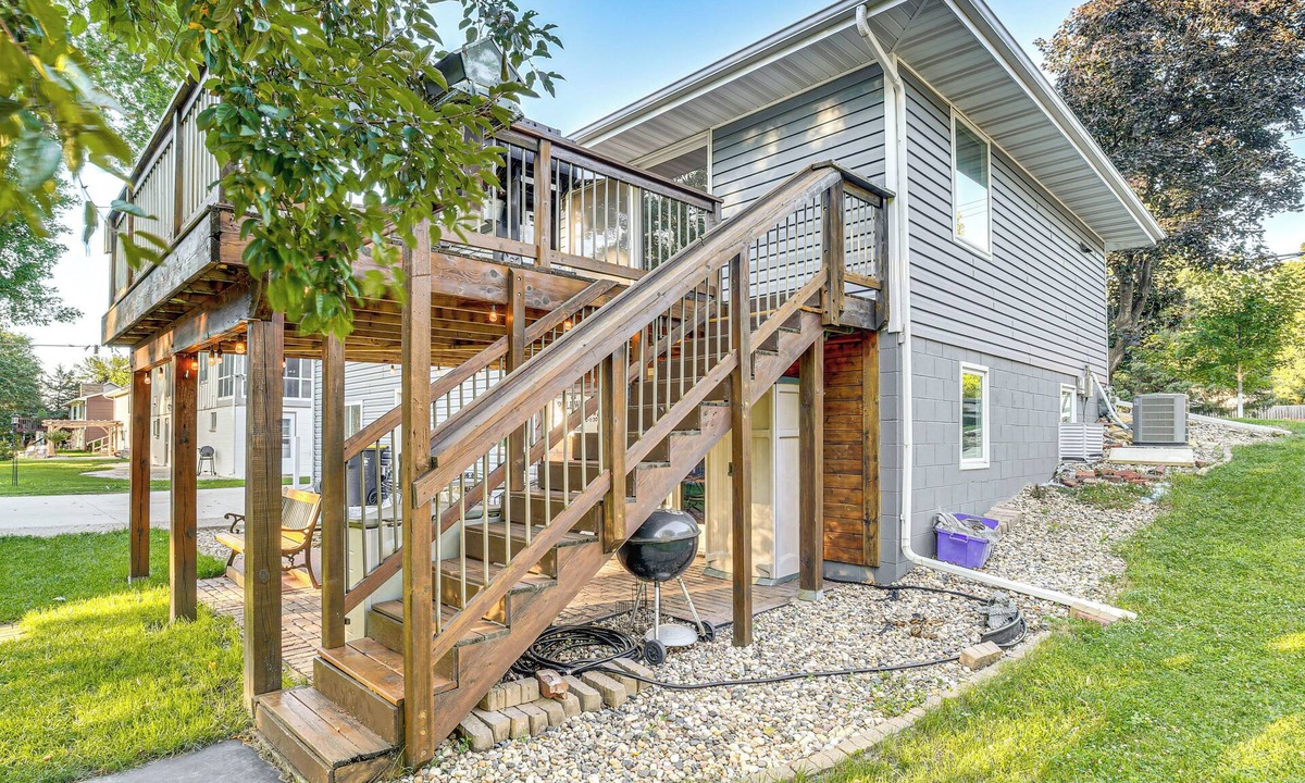 Mankato Cottage | Walk to Spring Lake w/Waterpark: Family Retreat!