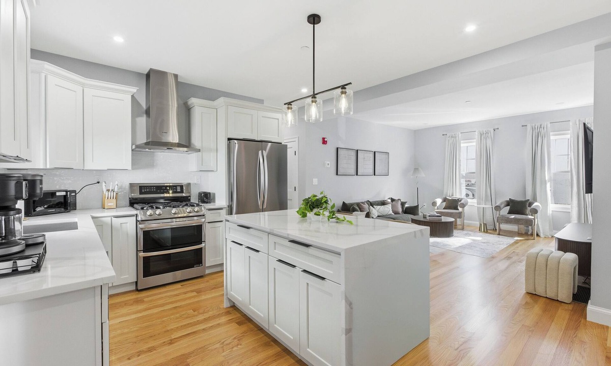East Somerville House | Walk to the Greenline! Close to Boston+Harvard+MIT+Union Square