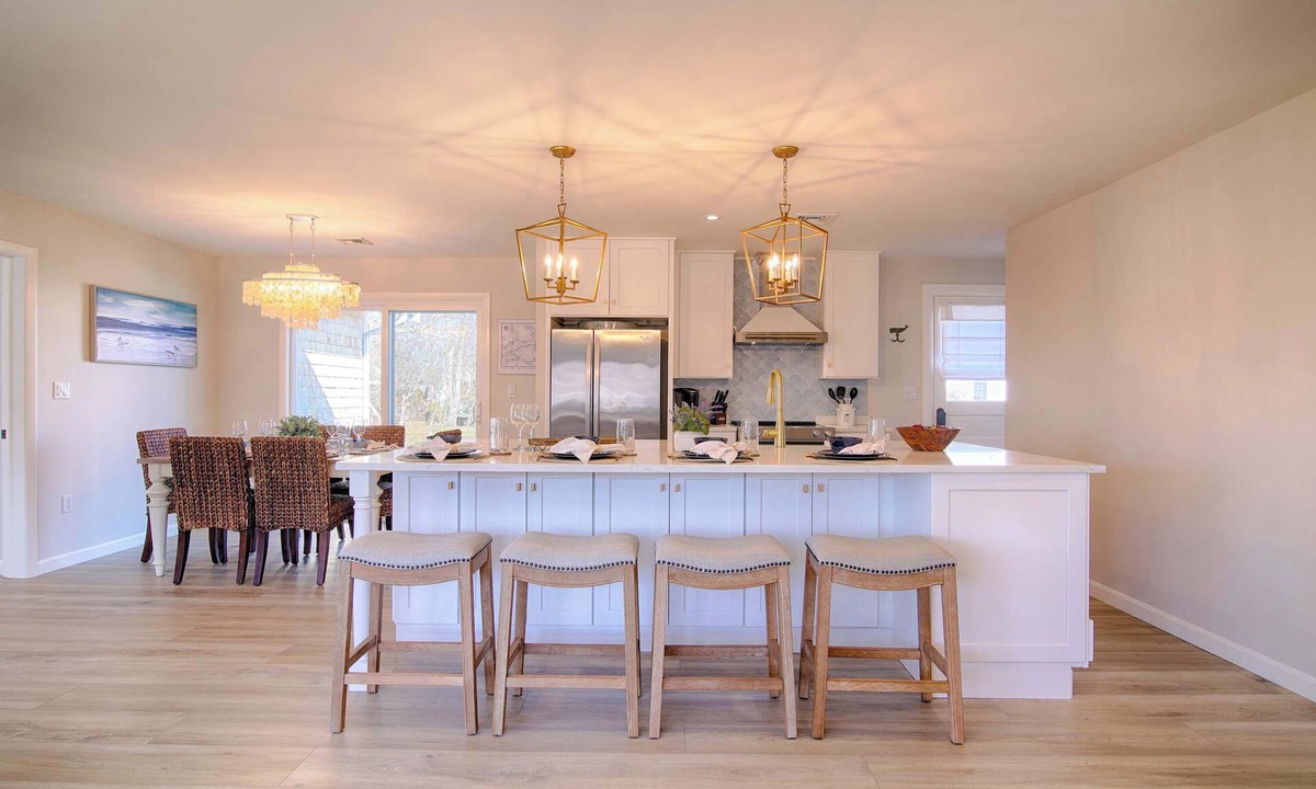 West Dennis House | Water Views, Access to Grand Cove!