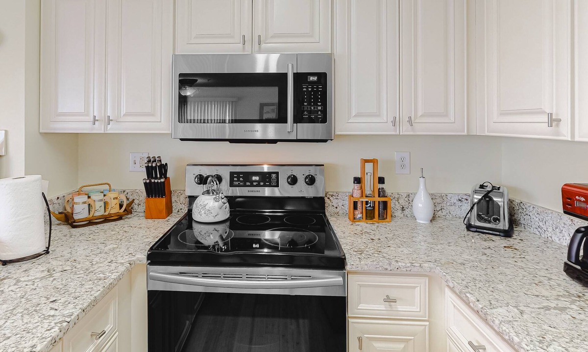 North Ocean City Condo | Waterfront Condo 3 Blocks from Beach w/Canal View Balcony & Shared Pool