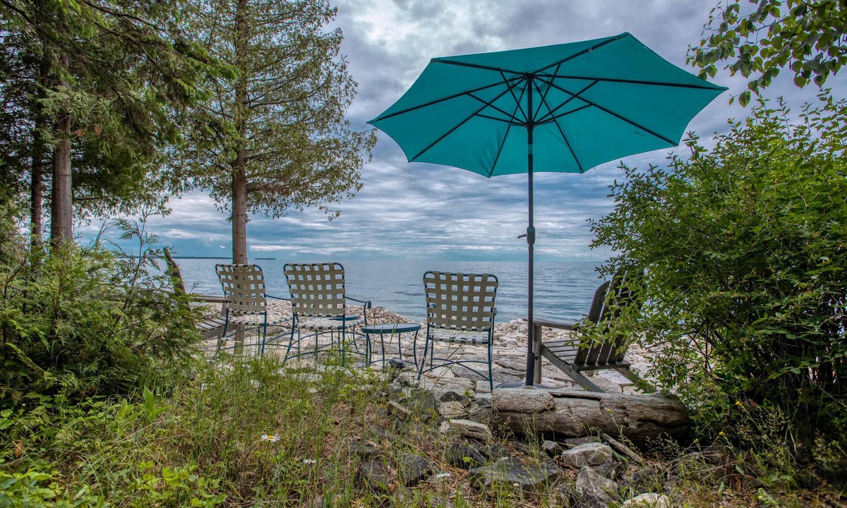 Idlewild Cottage | Waterfront, Dog Friendly Sherwood Point