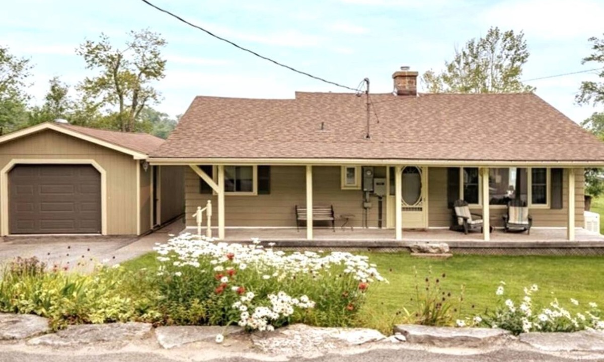Norland Cottage | Waterfront Family Cottage with Hot Tub on Gull River, Ontario