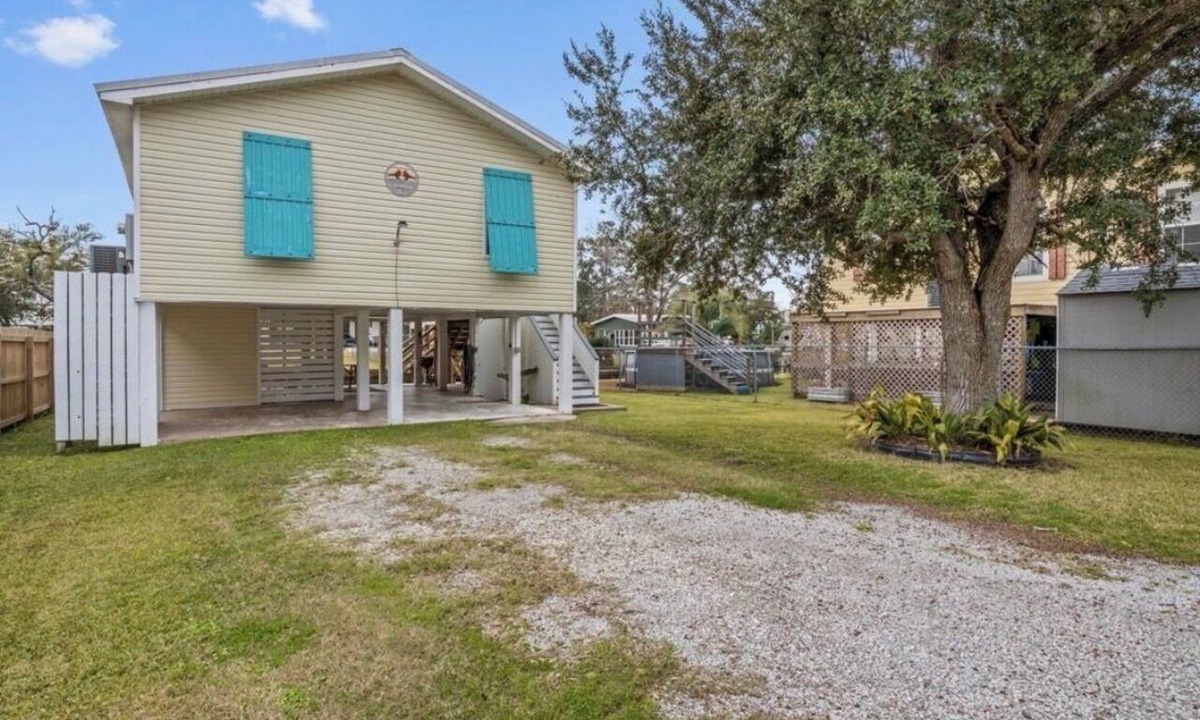 Shoreline Park House | Waterfront Home in Bay Saint Louis - 2 Bedrooms