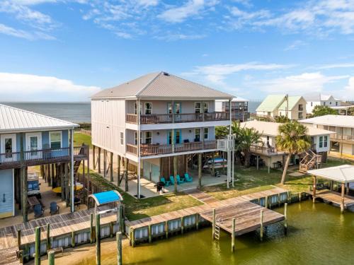 Dauphin Island House | Waterfront home with private grill dock and washer & dryer