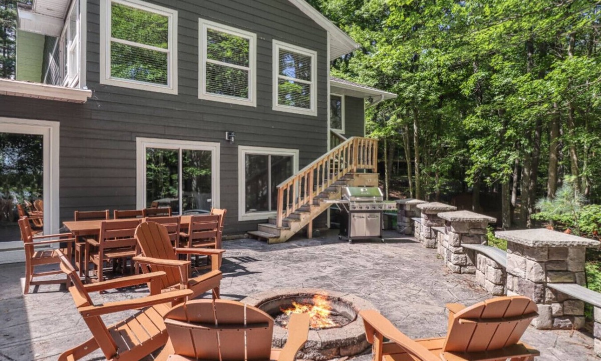Eagle River House | Waterfront! Private dock! Water toys! Sleeps 16!